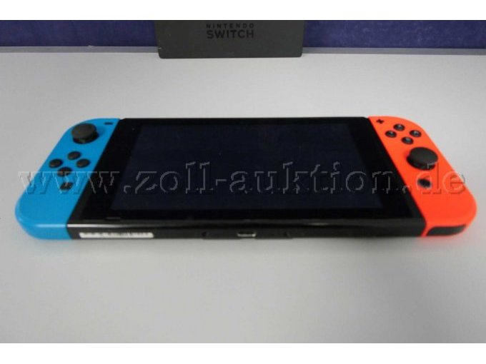 Detailaufnahme der Konsole von schräg vorne