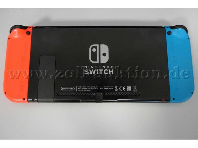 Detailaufnahme der Rückseite mit Seriennummer