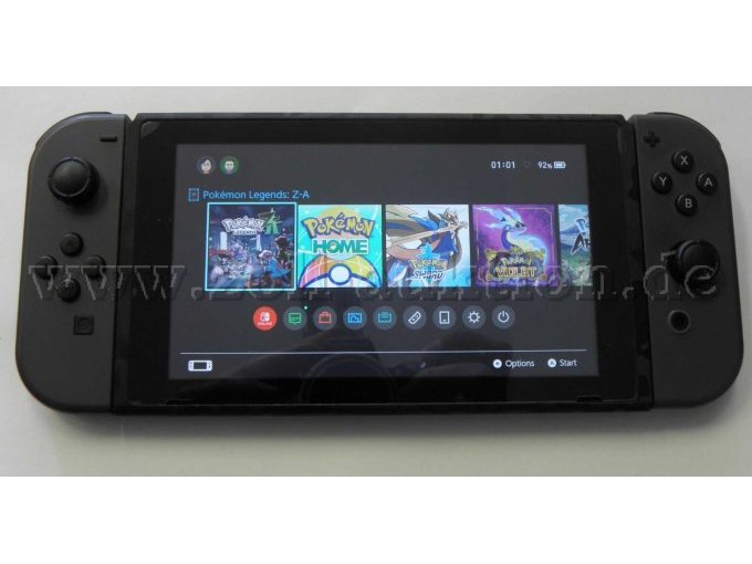 Nintendo Switch mit grauen Joy-Cons  in angeschaltetem Zustand