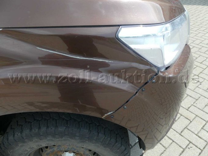 Stoßfänger festgeschraubt