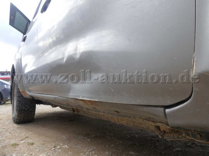 Beschädigung rechts unterhalb