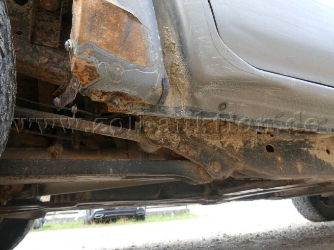 Beschädigung Fahrkabine hinten rechts und Korrosionsunterwanderung