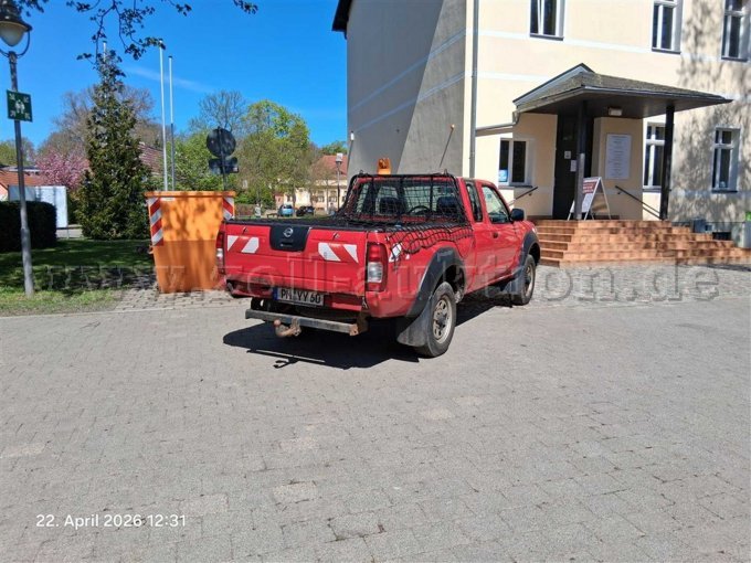 Nissan Pickup Hinten