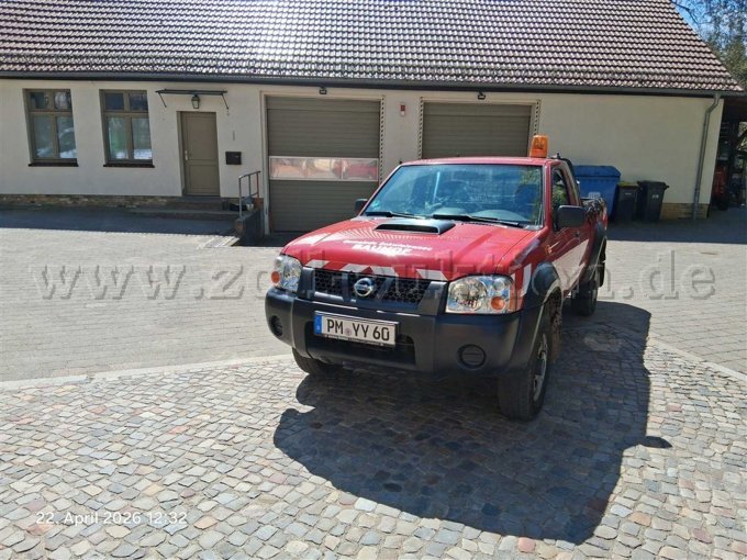 Nissan Pickup Vorn