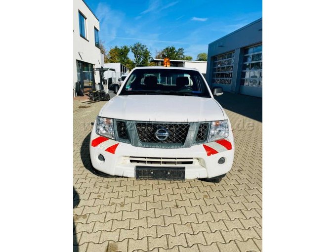 1 Nissan Navara 2.5 dCi DPF Double Cab XE 4X4 – foto 3 – kavel bij Zoll-Auktion, Stadtallendorf