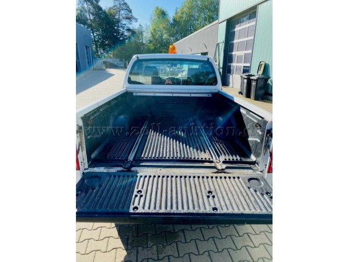 1 Nissan Navara 2.5 dCi DPF Double Cab XE 4X4 – foto 6 – kavel bij Zoll-Auktion, Stadtallendorf