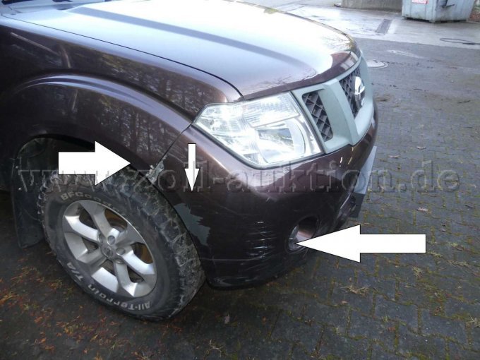 Beschädigung Stoßfänger vorn rechts
