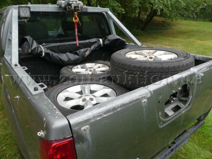 1 Nissan Navara 2.5 dCi DPF Double Cab XE 4x4 *differentieelslot* trekhaak – foto 4 – kavel bij Zoll-Auktion, Münchehofe