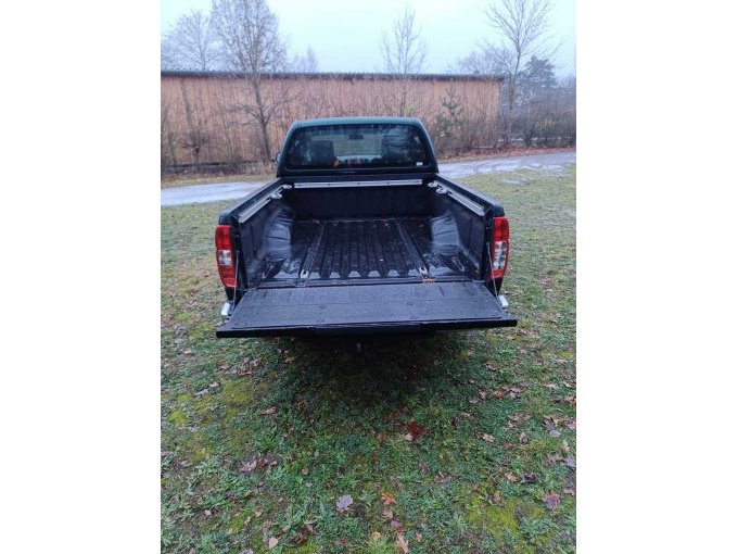 Heckansicht mit geöffneter Ladeklappe/Ladefläche