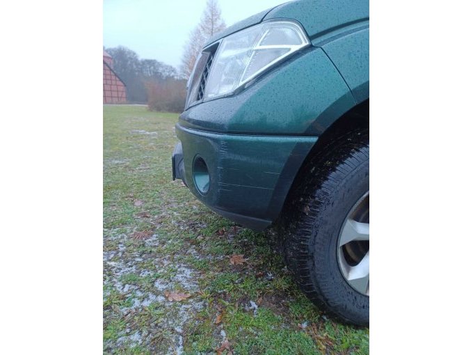 Kratzer am Stoßfänger vorn links