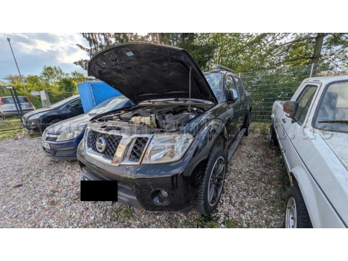 Frontansicht geöffnete Motorhaube