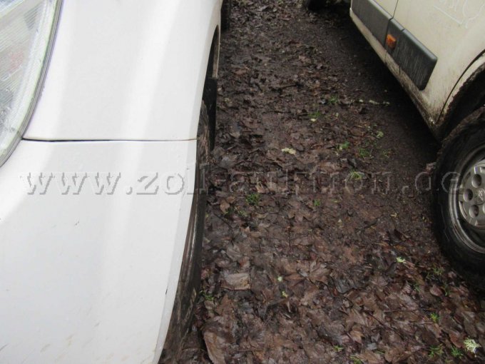 Stoßstange vorne beschädigt