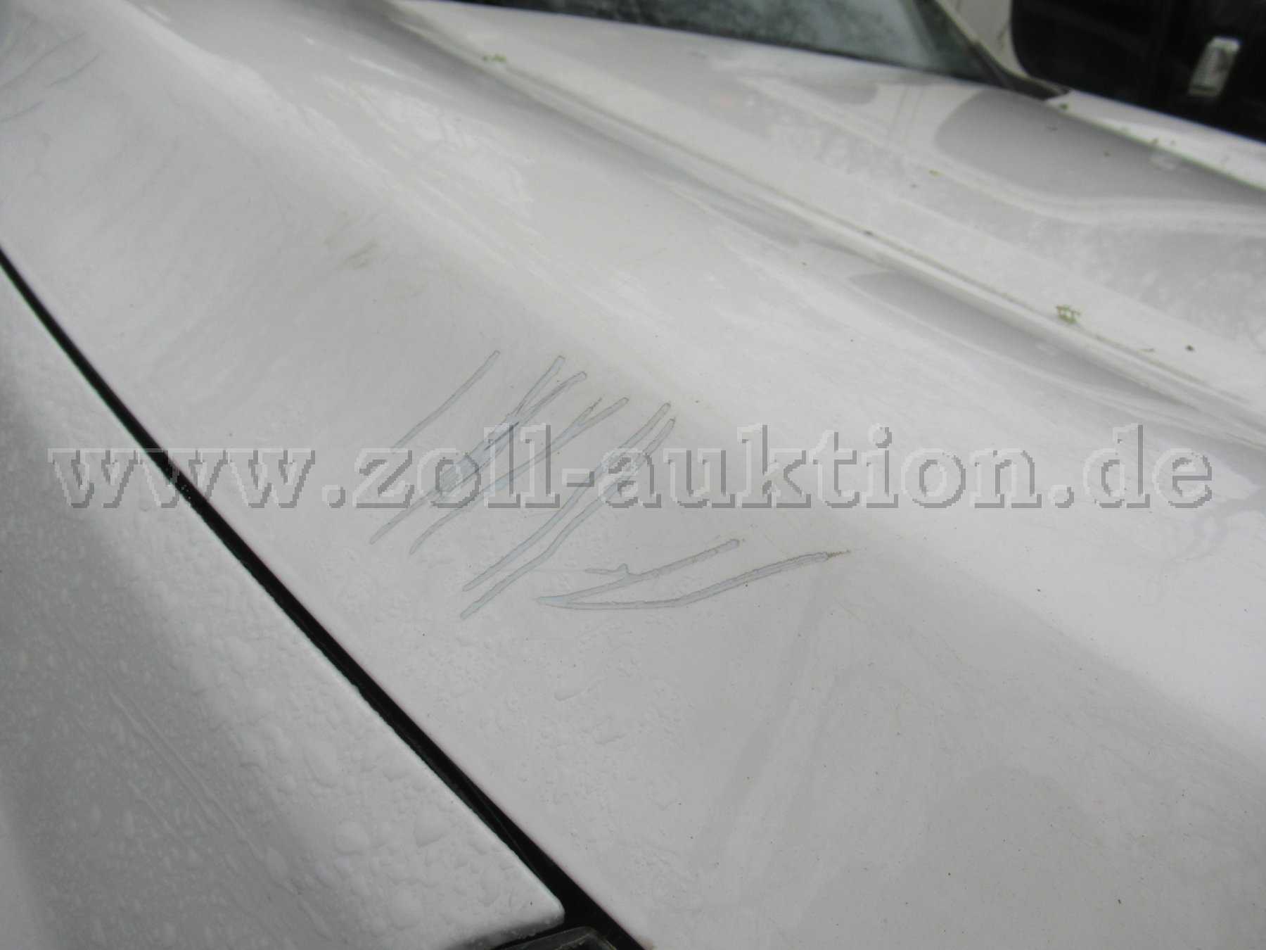 Motorhaube verschrammt