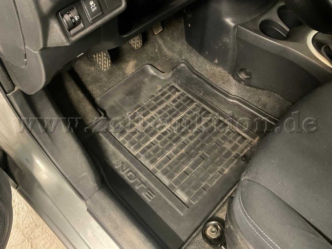 Fußraum Fahrer
