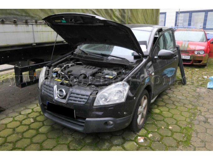 Nissan Qashqai
geöffnete Motorhaube