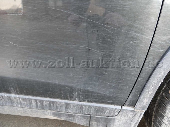 Lack stark verkratzt