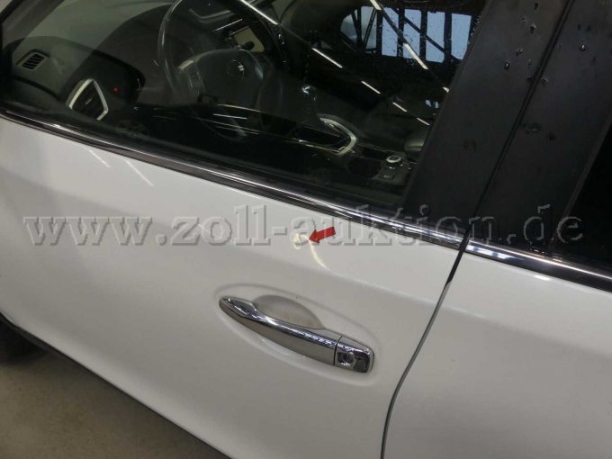 Beschädigung Vordertür links oben