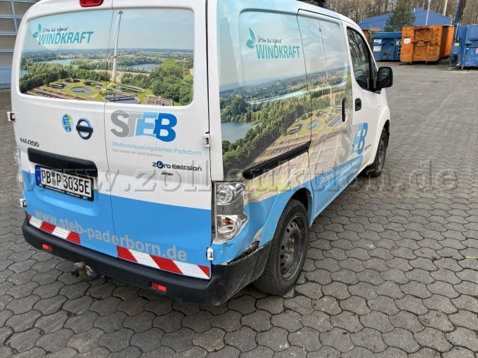 Ansicht Beifahrerseite von hinten mit Unfallschaden