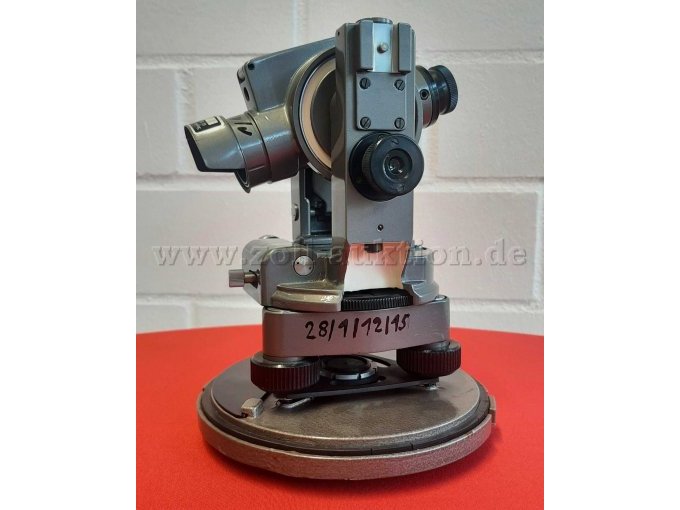 Instrument
Vorne seitlich -1-