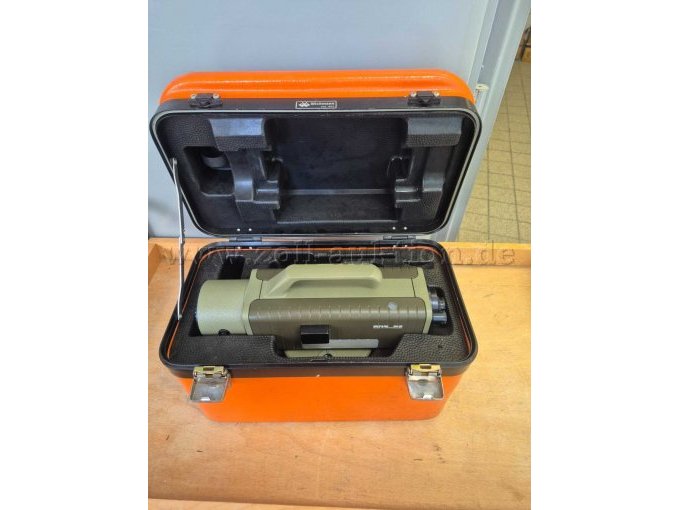 Transportbox mit Nivellier.