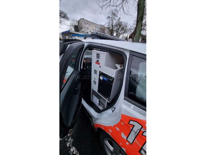 NEF Ausbau Fahrerseite