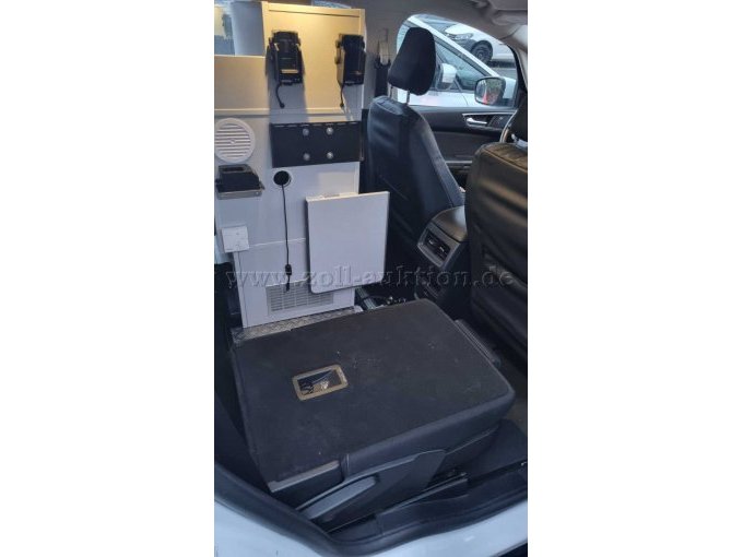 NEF Ausbau Beifahrerseite