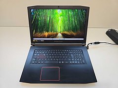 Notebook mit Netzteil