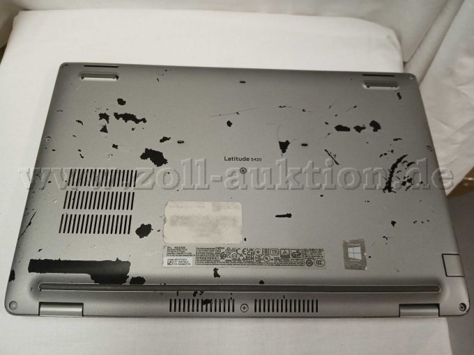 Unterseite mit Beschädigung