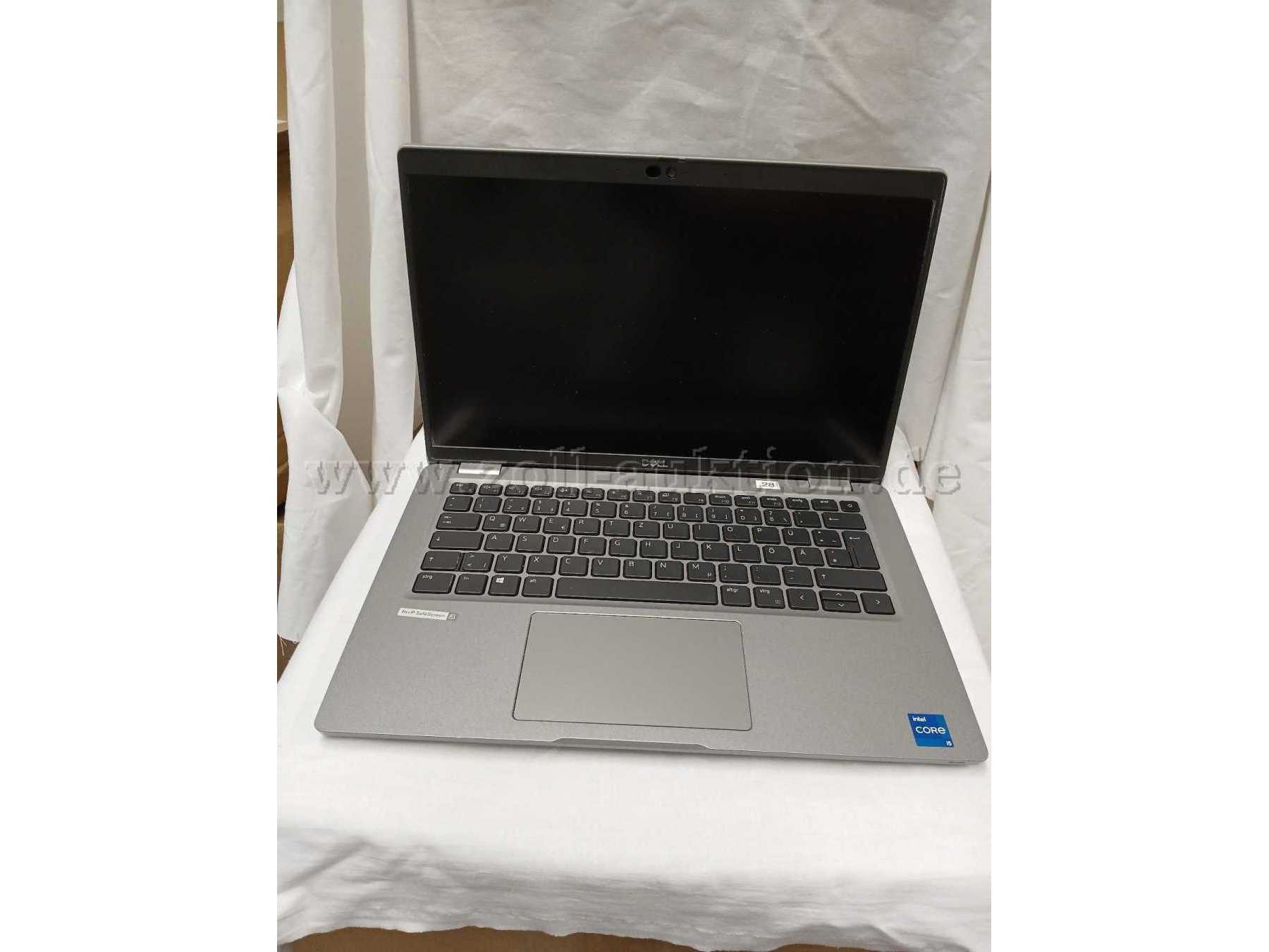 Notebook mit Bildschirm und Tastatur