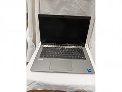 Notebook mit Bildschirm und Tastatur