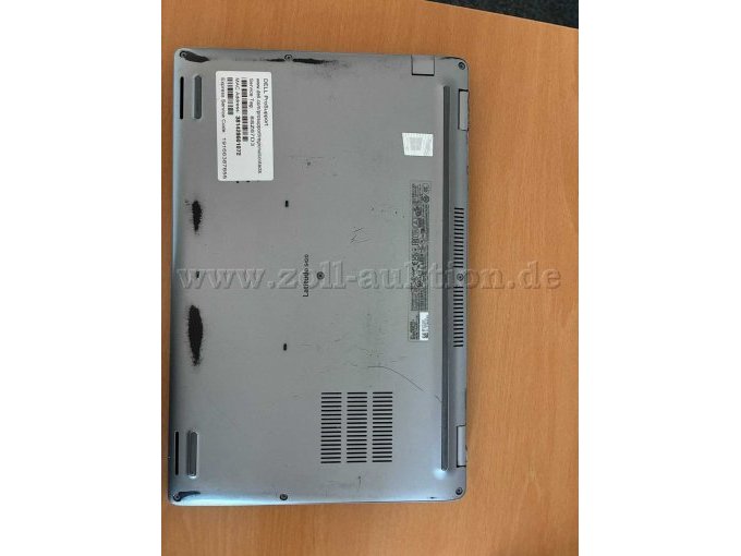 Notebook zugeklappt von unten mit Typenschild
