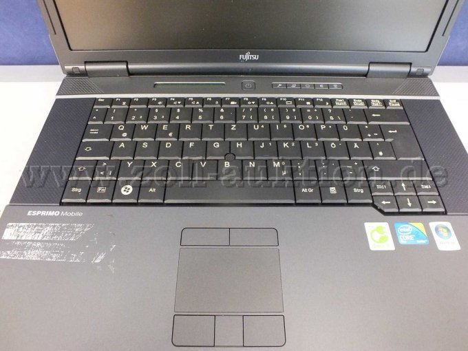 Detailaufnahme der Tastatur mit Kleberest
