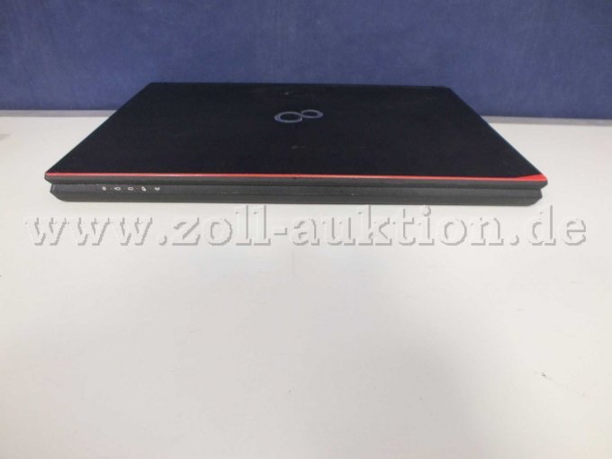 Ansicht von vorne liegend