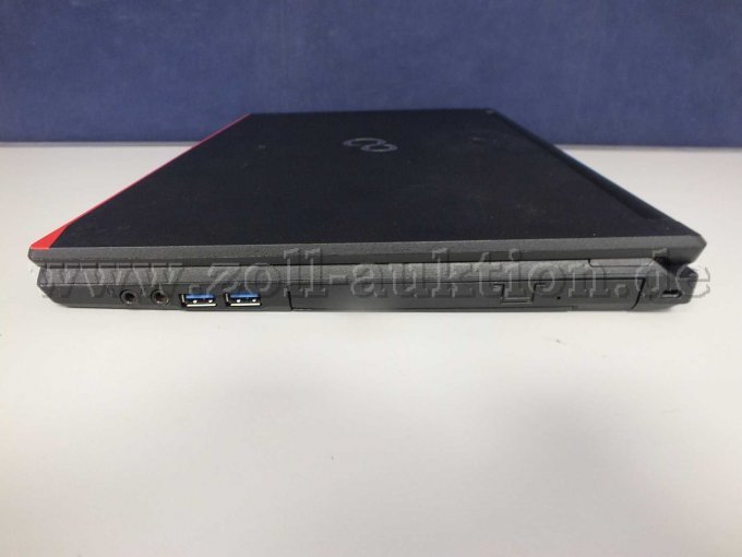 Seitenansicht von rechts mit den Anschlüssen