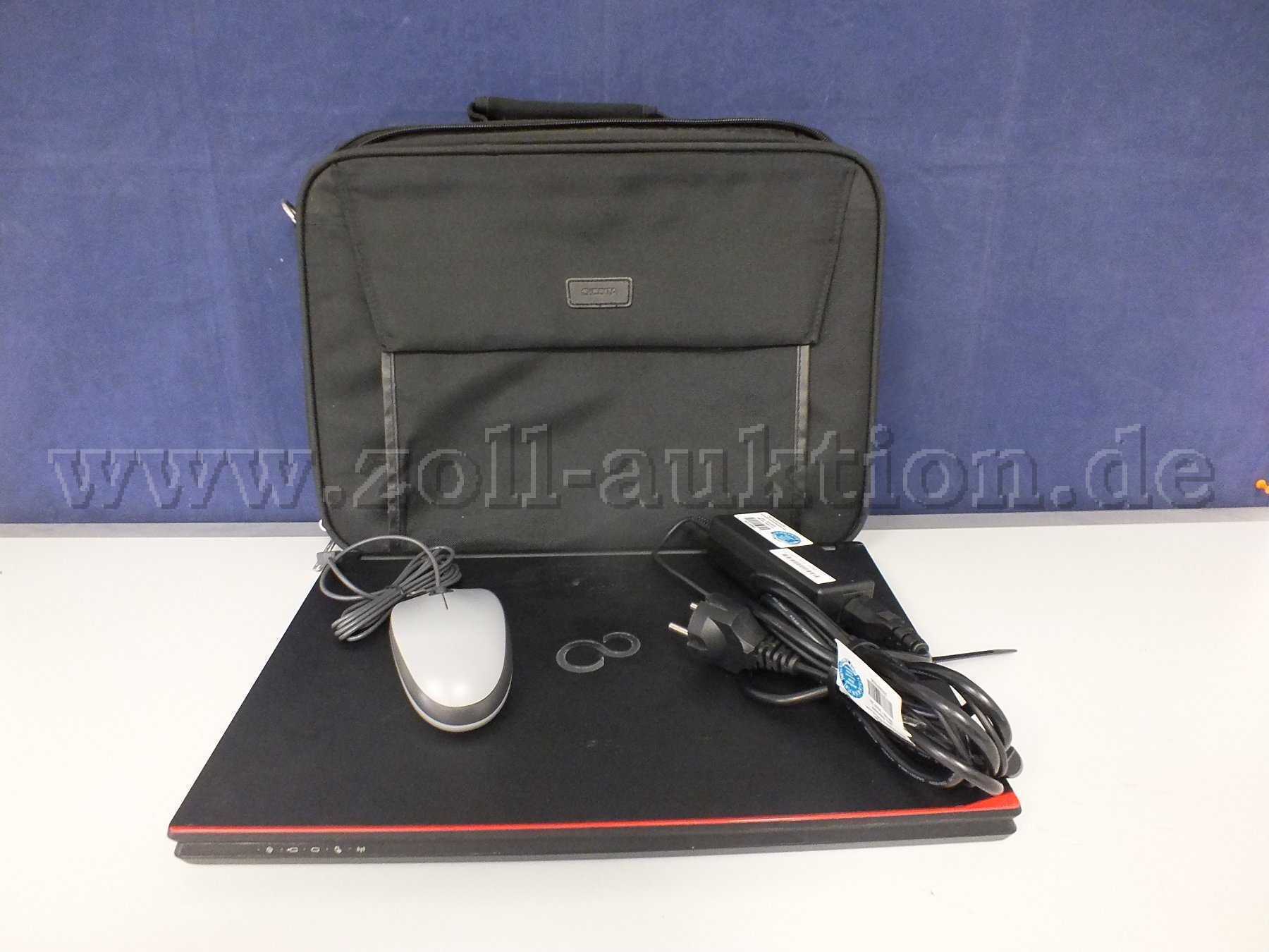Gesamtansicht der Auktion. Notebook, Maus, Laptoptasche und Netzteil