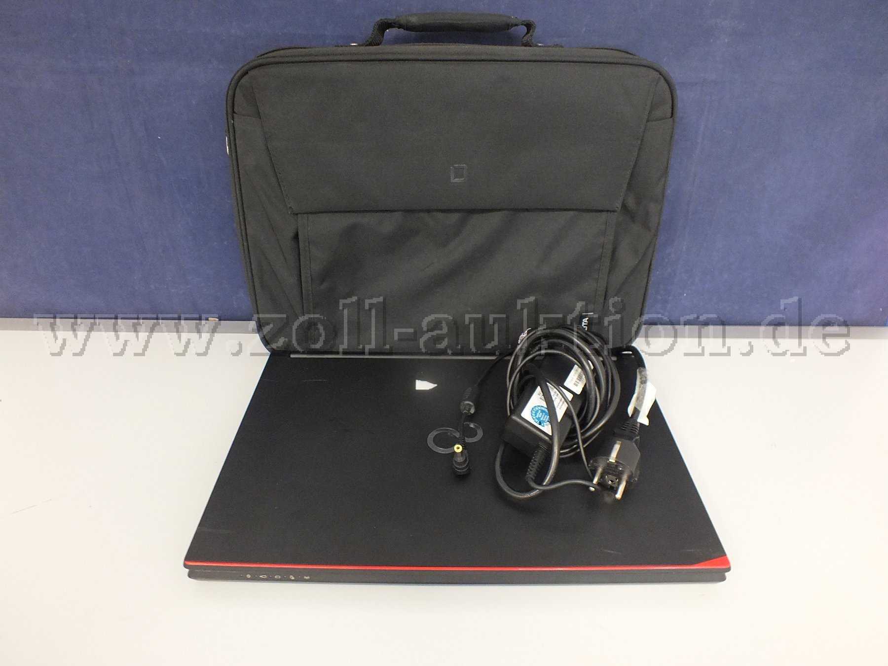 Gesamtansicht der Auktion. Notebook, Laptoptasche und Netzteil