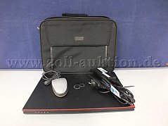 Gesamtansicht der Auktion. Notebook, Maus, Laptoptasche und Netzteil