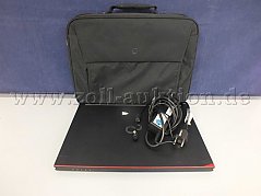 Gesamtansicht der Auktion. Notebook, Laptoptasche und Netzteil