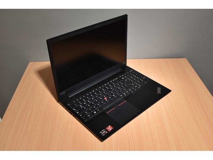 Lenovo ThinkPad E595 15,6 Zoll (39,60 cm)
Ansicht geöffnet