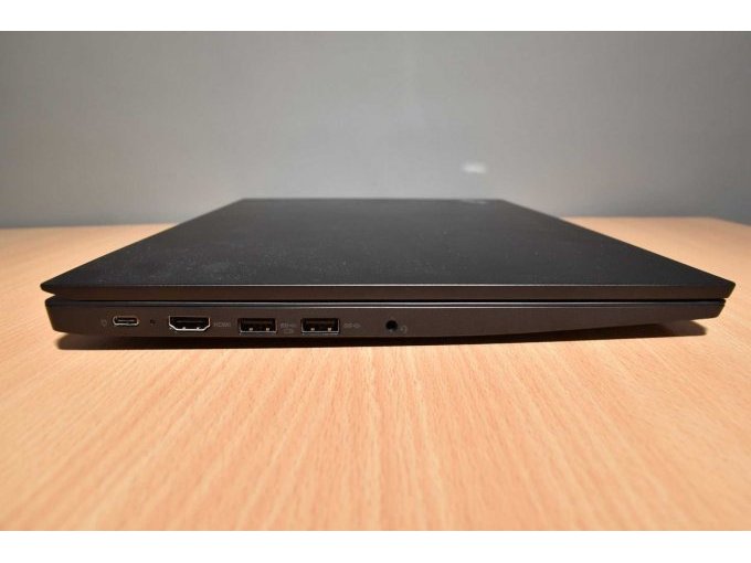 Lenovo ThinkPad E595 15,6 Zoll (39,60 cm)
Ansicht von der Seite