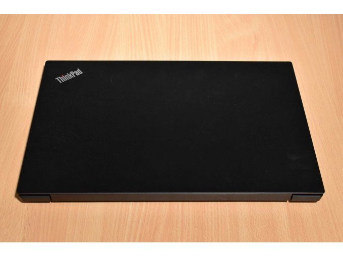 Lenovo ThinkPad E595 15,6 Zoll (39,60 cm)
Ansicht geschlossen