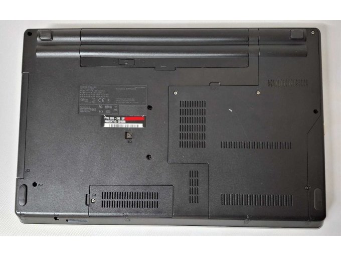 Notebook Unterseite und Typenschild