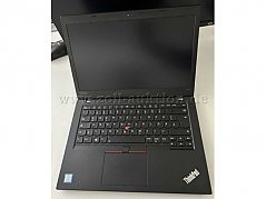 Notebook aufgeklappt, Tastatur