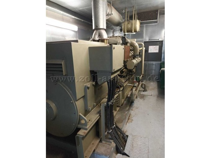 Notstromaggregat
Generator rechte Seite mit Anschlußkasten