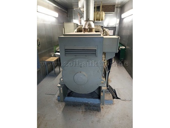 Notstromaggregat
von der Generatorseite