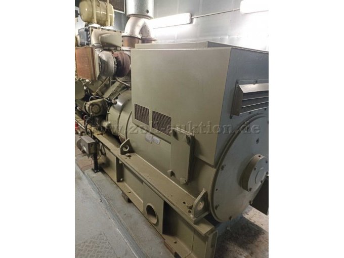 Notstromaggregat
Generator linke Seite