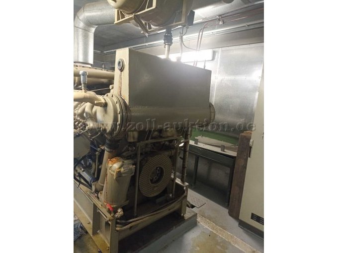 Notstromaggregat
Rückseite mit Kühlung