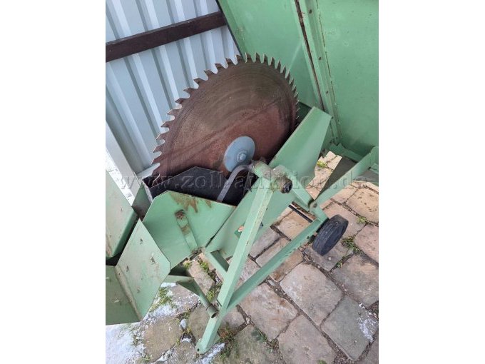 Säge mit Aufgeklappten Tisch