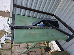 Säge mit Schutzhaube und Anschlag