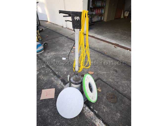 Maschine mit Zubehör